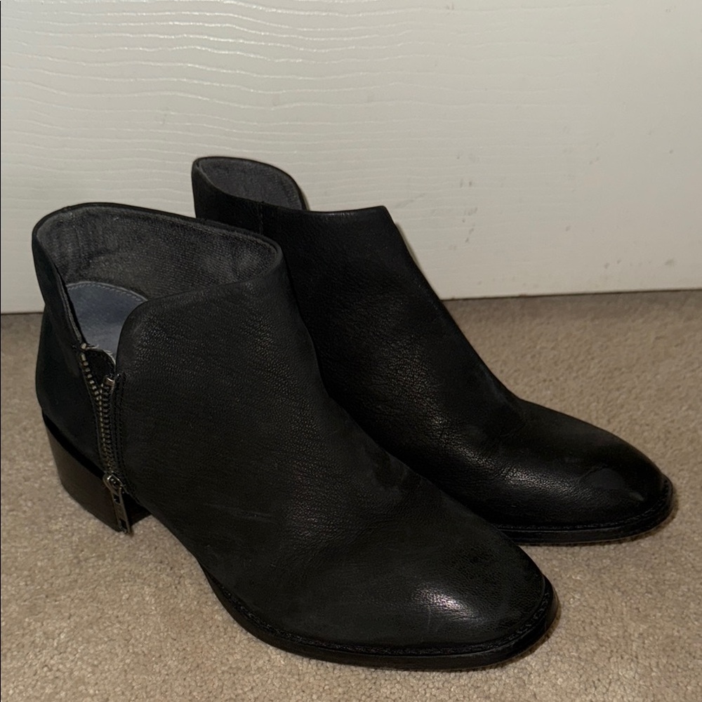 Seychelle Black Ankle booties with side zipper size 7
